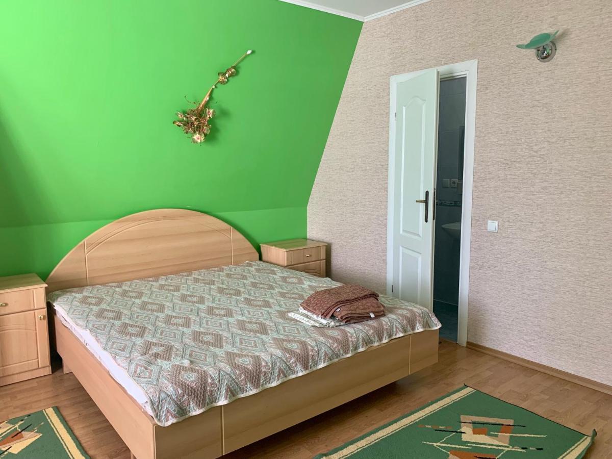 Комфортабельный Коттедж Bed & Breakfast Svityaz' Exterior photo